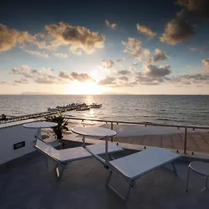 sunset-beach.palermohotels.org/
